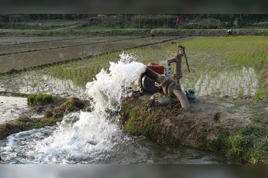 कृषीपंपाच्या वीजदरात अडीच पटीनं वाढ, 40 लाख शेतकऱ्यांना फटका