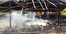 दोन वेगवेगळ्या घटनामध्ये 100 क्विंटल कांदा जळून खाक दोन वेगवेगळ्या घटनामध्ये 100 क्विंटल कांदा जळून खाक