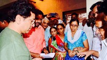 स्फोटग्रस्तांच्या हातावर तुरी, मुख्यमंत्री थापाडे - राज ठाकरे स्फोटग्रस्तांच्या हातावर तुरी, मुख्यमंत्री थापाडे - राज ठाकरे