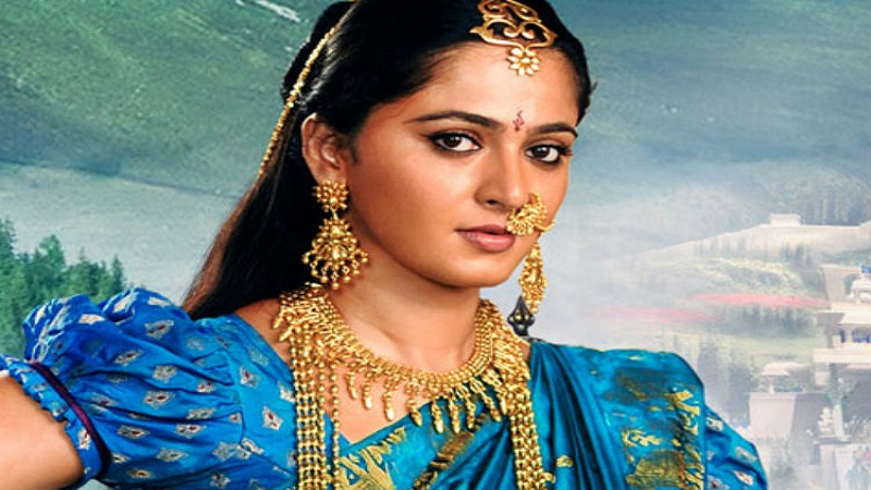 बाहुबलीच्या 'देवसेने'चा झाला अपघात, थोडक्यात बचावला पाय Baahubali | Prabhas | Anushka Sharma |