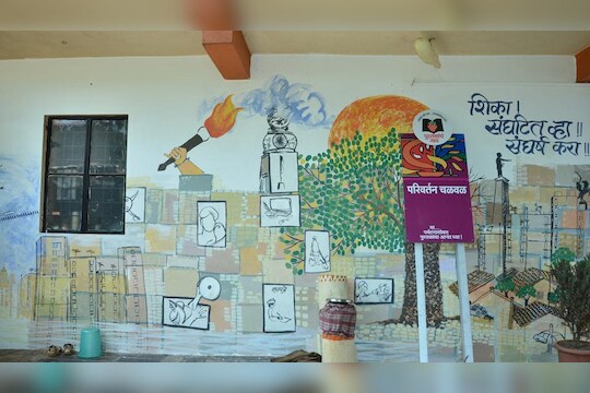 प्रतिमा,प्रतीकांच्या पुस्तकी देशा... महाराष्ट्र देशा !