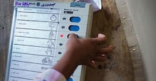 VIDEO: सोलापुरात EVM बंद पडल्यानं मतदानाला उशीर VIDEO: सोलापुरात EVM बंद पडल्यानं मतदानाला उशीर