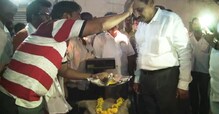 दिवाकर रावतेंच्या हस्ते काल तूर खरेदी केंद्राचं उद्घाटन, आज टाळं ! दिवाकर रावतेंच्या हस्ते काल तूर खरेदी केंद्राचं उद्घाटन, आज टाळं !
