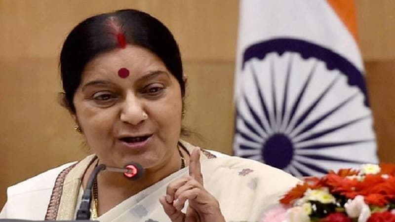 OIC अर्थात ऑर्गनायझेशन ऑफ इस्लामिक को ऑपरेशन या मुस्लीम राष्ट्रांच्या संघटनेनं भारताला त्यांच्या परिषदेला आमंत्रित केलं आहे. OICचं आमंत्रण पाकिस्तानला झोंबलं असून त्यांनी OICमध्ये सहभागी न होण्याची धमकी दिली होती. पण, पाकिस्तानच्या या धमकीचा OIC वर काहीही परिणाम झाला नाही. भारताच्या मुत्सद्देगिरीचा हा मोठा परिणाम म्हणता येईल. OIC अर्थात ऑर्गनायझेशन ऑफ इस्लामिक को ऑपरेशन या मुस्लीम राष्ट्रांच्या संघटनेनं भारताला त्यांच्या परिषदेला आमंत्रित केलं आहे. OICचं आमंत्रण पाकिस्तानला झोंबलं असून त्यांनी OICमध्ये सहभागी न होण्याची धमकी दिली होती. पण, पाकिस्तानच्या या धमकीचा OIC वर काहीही परिणाम झाला नाही. भारताच्या मुत्सद्देगिरीचा हा मोठा परिणाम म्हणता येईल.