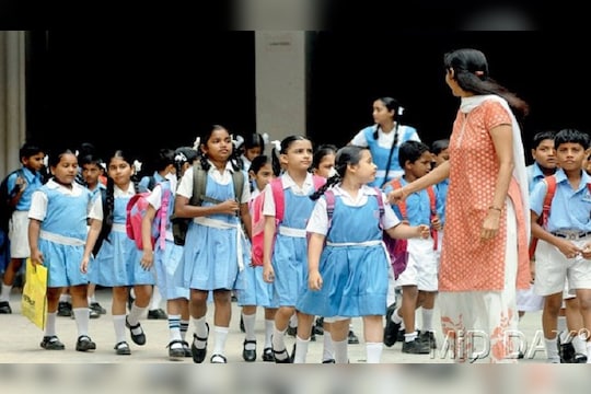 आता लहान मुलांच्या शाळा प्रवेशासाठी आधार बंधनकारक! जाणून घ्या काय आहे प्रक्रिया