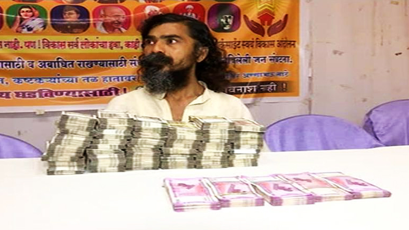 SRA घोटाळ्यात तब्बल 11 कोटींची लाच!, आरटीआय कार्यकर्ता कॅश घेऊन पत्रकारांसमोर