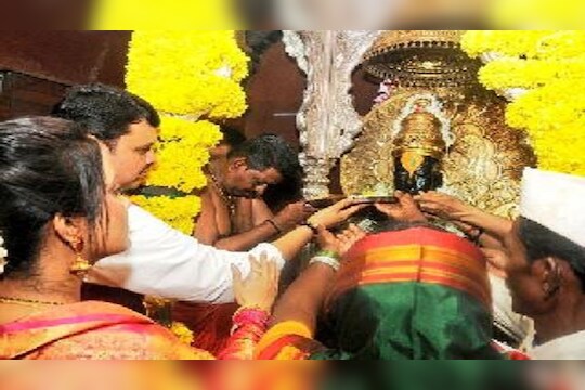 बा विठ्ठला, आता शेतकरी कर्जमुक्त होऊ दे, मुख्यमंत्र्यांचं विठुरायाकडे साकडं