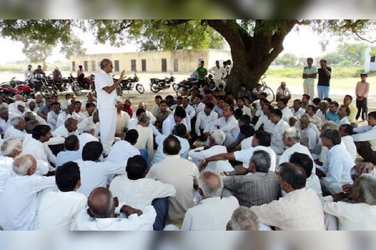 पक्षचिन्हावर ग्रामपंचायतीच्या निवडणुका कधीपासून लढल्या जाऊ लागल्या?