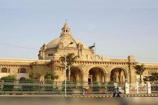 उत्तर प्रदेश विधानसभेत स्फोटकं सापडल्याने खळबळ