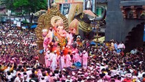 गणेशोत्सवाच्या 'उत्सवीकरणा'मुळे गणेशभक्ती लोप पावतेय ?
