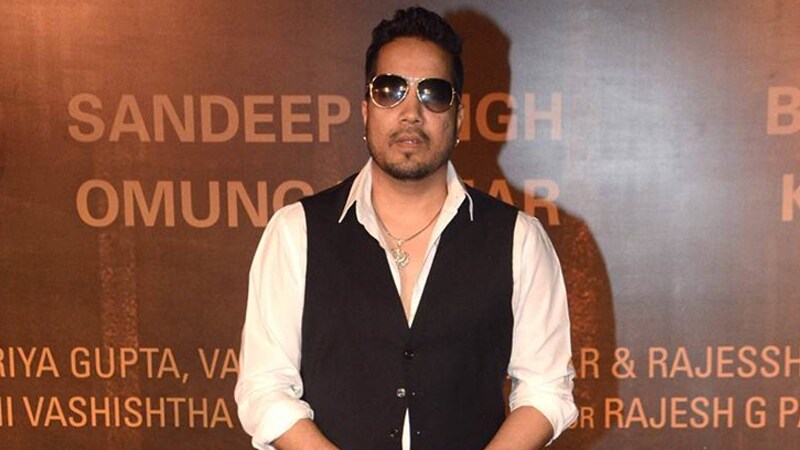 गायक मिक्का सिंह यांनेही शेतकरी आंदोलनाला पाठिंबा देत कंगनाचा तिखट शब्दात समाचार घेतला होता. तसंच कंगनाकडे लक्ष देऊ नका. अशा आशयाचं ट्वीटही केलं होतं. गायक मिक्का सिंह यांनेही शेतकरी आंदोलनाला पाठिंबा देत कंगनाचा तिखट शब्दात समाचार घेतला होता. तसंच कंगनाकडे लक्ष देऊ नका. अशा आशयाचं ट्वीटही केलं होतं.
