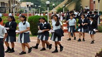 विद्यार्थ्यांचं जगणं आणि मरणं
