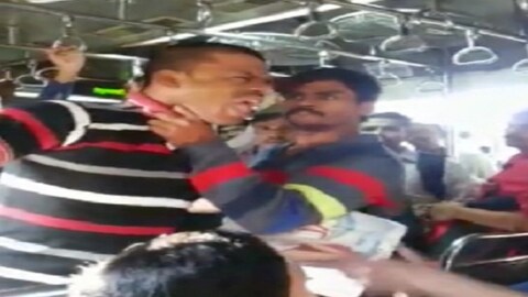 कल्याणहून अंबरनाथच्या दिशेने काल सकळी आठ वाजून सात मिनिटांची लोकल निघाली. नियमीत प्रवास करणाऱ्या एका गटाने दादागिरी करत एका युवकाला मारहाण करत लोकलबाहेर काढलं