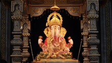 पुण्यात दगडूशेठ हलवाई मंडळाच्या गणपतीचं विसर्जन; मिरवणूक अजून सुरूच
