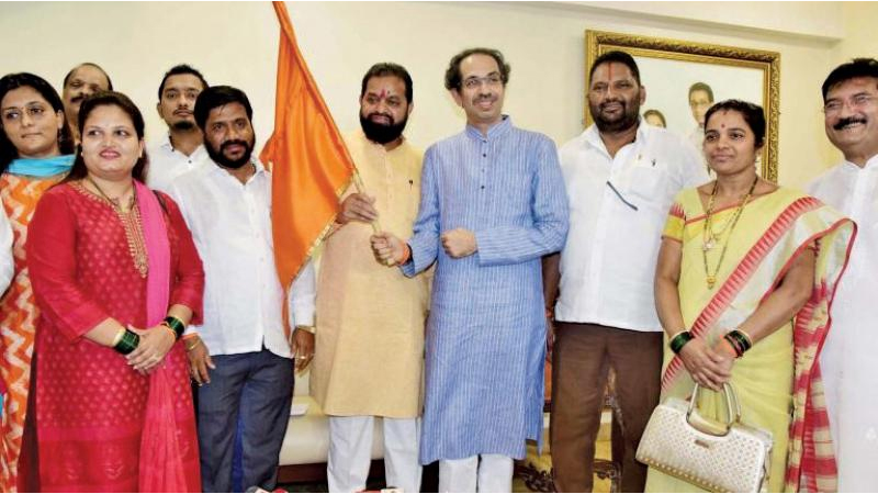 बीएमसीतील बंडखोर नगरसेवकांविरोधात मनसेचा 'व्हिप'