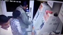 एटीएममध्ये मदत करण्याच्या बहाण्याने पैसे चोरणारे भामटे गजाआड
