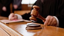 भोईवाडा कोर्टात न्यायाधिशासमोरच आरोपीवर चाकू हल्ला ! भोईवाडा कोर्टात न्यायाधिशासमोरच आरोपीवर चाकू हल्ला !