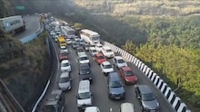मुंबई-पुणे महामार्गावर अभूतपूर्व कोंडी, पुण्याहून मुंबईकडे येणारी वाहनं थांबवली