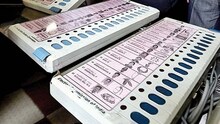 अकोल्यात मतदाराने चक्क EVM फोडलं, पोलिसांनी घेतलं ताब्यात