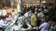 कर्जमाफीची रक्कम शेतकऱ्यांच्या खात्यात आज होणार जमा, सहकारी बँका राहणार सुरू