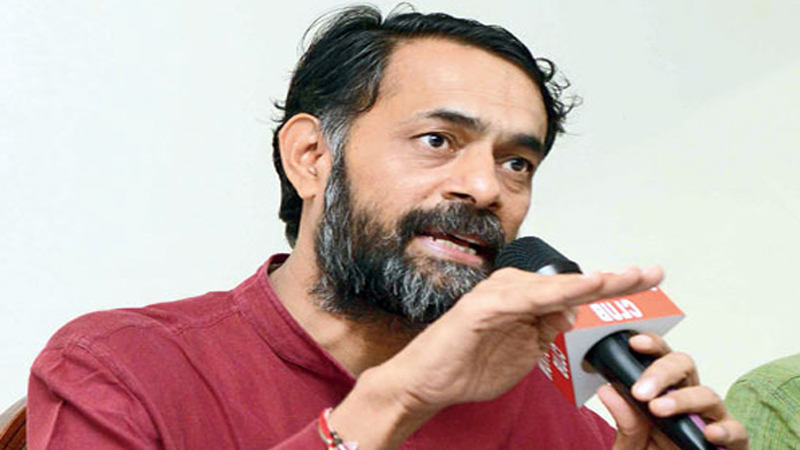 गुजरात #Exitpoll2017 वर योगेंद्र यादव यांची सावध प्रतिक्रिया !