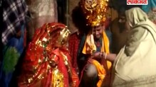 बिहारमध्ये चक्क बंदुकीच्या धाकानं केला नवरदेवाचा विवाह! बिहारमध्ये चक्क बंदुकीच्या धाकानं केला नवरदेवाचा विवाह!