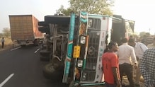 अकोल्यात वारकऱ्यांच्या रिक्षाला ट्रकची धडक, 4 ठार अकोल्यात वारकऱ्यांच्या रिक्षाला ट्रकची धडक, 4 ठार