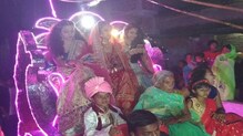 ... आणि नवरीच वरात घेऊन नवरदेवाच्या दारात ... आणि नवरीच वरात घेऊन नवरदेवाच्या दारात