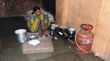 Budget2018 : गरीब महिलांना मोफत गॅस कनेक्शन, पीएफमध्येही कपात Budget2018 : गरीब महिलांना मोफत गॅस कनेक्शन, पीएफमध्येही कपात