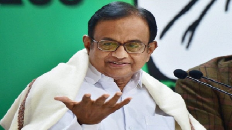 विमानतळावर चहा-काॅफीचे भाव ऐकून पी.चिदंबरम यांना बसला धक्का