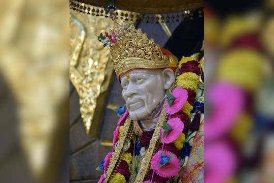 शिर्डी विरुद्ध पाथरी, साईबाबांच्या जन्मस्थळावरून का होतोय वाद?