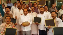 जनतेच्या हातात भोपळा,जनतेच्या पाट्या कोऱ्या, विरोधकांनी केला अर्थसंकल्पाचा निषेध