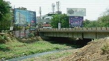 नाशिकमध्ये महापालिकाच उभारतेय नदीपात्रात मोठमोठे होर्डिंग्ज