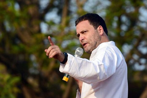 अमेठीतल्या  शाळेच्या कार्यक्रमात राहुल गांधी सहभागी झाले. कार्यक्रमानंतर विद्यार्थिनींनी  राहुल गांधींना विविध प्रश्न विचारले, त्यावर त्यांचं फक्त एकच उत्तर होतं तुम्ही योगी आणि मोदींना विचारा.