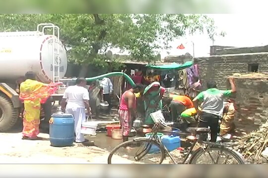 धुळ्यातल्या 12 गावांमध्ये टँकरनं पाणीपुरवठा