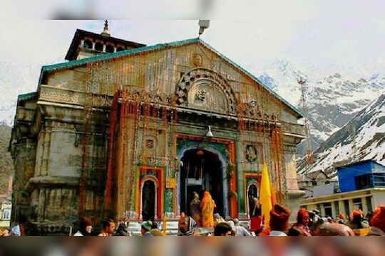 केदारनाथच्या गुरुंना केलं क्वारंटाइन, मुकुट पोहोचवण्यासाठी नांदेडपासून रस्त्याने केला 1800 किमी चा प्रवास