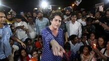 'धक्काबुक्की करायची असेल तर घरी जा', कँडल मार्चमध्ये प्रियंका गांधी कार्यकर्त्यांवर भडकल्या 'धक्काबुक्की करायची असेल तर घरी जा', कँडल मार्चमध्ये प्रियंका गांधी कार्यकर्त्यांवर भडकल्या