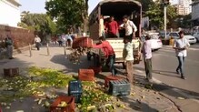 शेतकऱ्यांचं आंदोलन, मंत्रालयासमोर फेकला भाजीपाला शेतकऱ्यांचं आंदोलन, मंत्रालयासमोर फेकला भाजीपाला