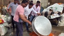 गलिच्छ जागेतील फरसाण कारखान्याच्या तोडफोड प्रकरणी मनसे शहराध्यक्षासह 6 जणांना अटक गलिच्छ जागेतील फरसाण कारखान्याच्या तोडफोड प्रकरणी मनसे शहराध्यक्षासह 6 जणांना अटक