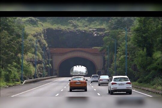 वेगावर नियंत्रण ठेवा, एक्सप्रेस वे बनतोय मृत्यूचा महामार्ग?