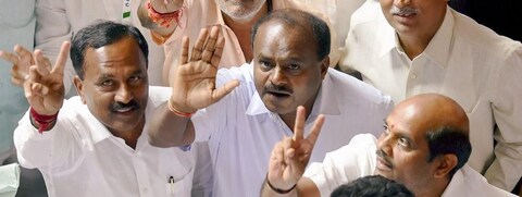 कर्नाटकचे मुख्यमंत्री एच.डी.कुमारस्वामी यांनी आवाजी मतदानानं विश्वासदर्शक ठराव जिंकला.