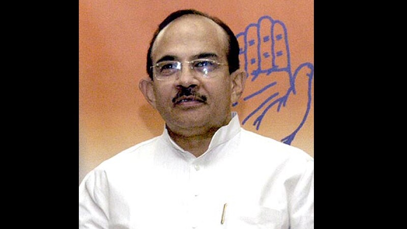 मुलगा घरात राहू देत नाही, रणजीत देशमुखांची मुलाविरोधात तक्रार