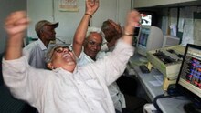कर्नाटकाचा कल भाजपच्या बाजूने येताच शेअर बाजारात 370 अंकांची उसळी