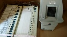 लोकसभा पोटनिवडणुकीसाठी उमेदवारांचं भवितव्य ईव्हीएममध्ये बंद, मतदानाची टक्केवारी घसरली