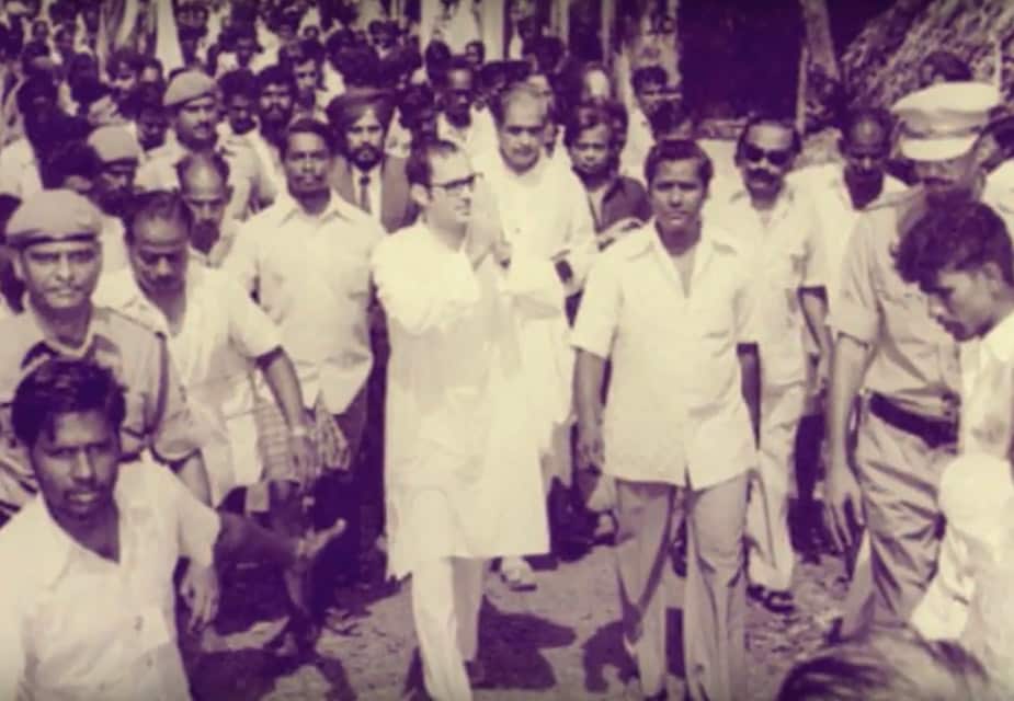 त्या काळात संजय गांधी राजकारणात खूप सक्रिय झाले. या काळात त्यांनी कौटुंबिक नियोजन करणं, अतिक्रमण काढून टाकणं, शहरे सुशोभित करणं, हुंडा प्रथा बंद करणं अशी कामं त्यांनी केली. पण विरोधी आणि माध्यमांच्या हस्तक्षेपाशिवाय ते काम करत होते. त्या काळात संजय गांधी राजकारणात खूप सक्रिय झाले. या काळात त्यांनी कौटुंबिक नियोजन करणं, अतिक्रमण काढून टाकणं, शहरे सुशोभित करणं, हुंडा प्रथा बंद करणं अशी कामं त्यांनी केली. पण विरोधी आणि माध्यमांच्या हस्तक्षेपाशिवाय ते काम करत होते.
