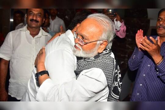 समीर भुजबळ सव्वा दोन वर्षांनी तुरुंगाबाहेर