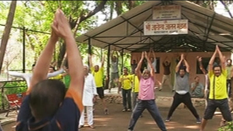 मुख्यमंत्र्यांच्या वडिलांनी सुरू केलेले योगाभ्यास मंडळ बंद करण्याचे आदेश