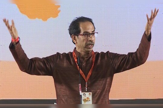 जग संपलं, मोदी आता मंगळावर फिरायला जातील : उद्धव ठाकरेंचा हल्लाबोल