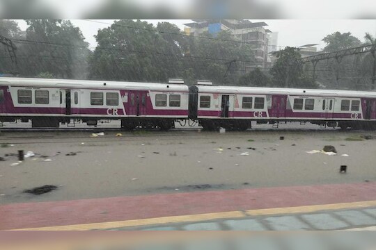 मध्य रेल्वेचा खेळ खंडोबा, या भागांमध्ये भरले पाणी