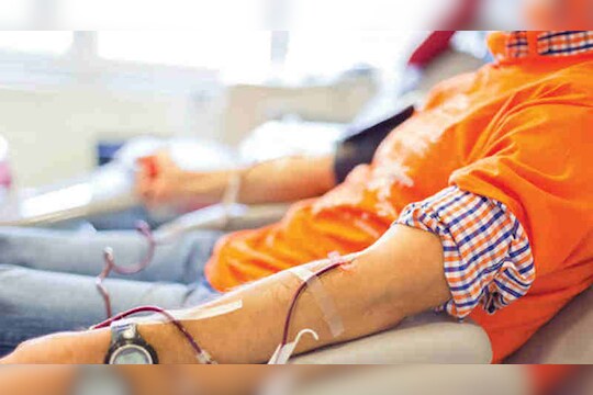 रक्तदान करताना 'या' चुका चुकूनही करु नका